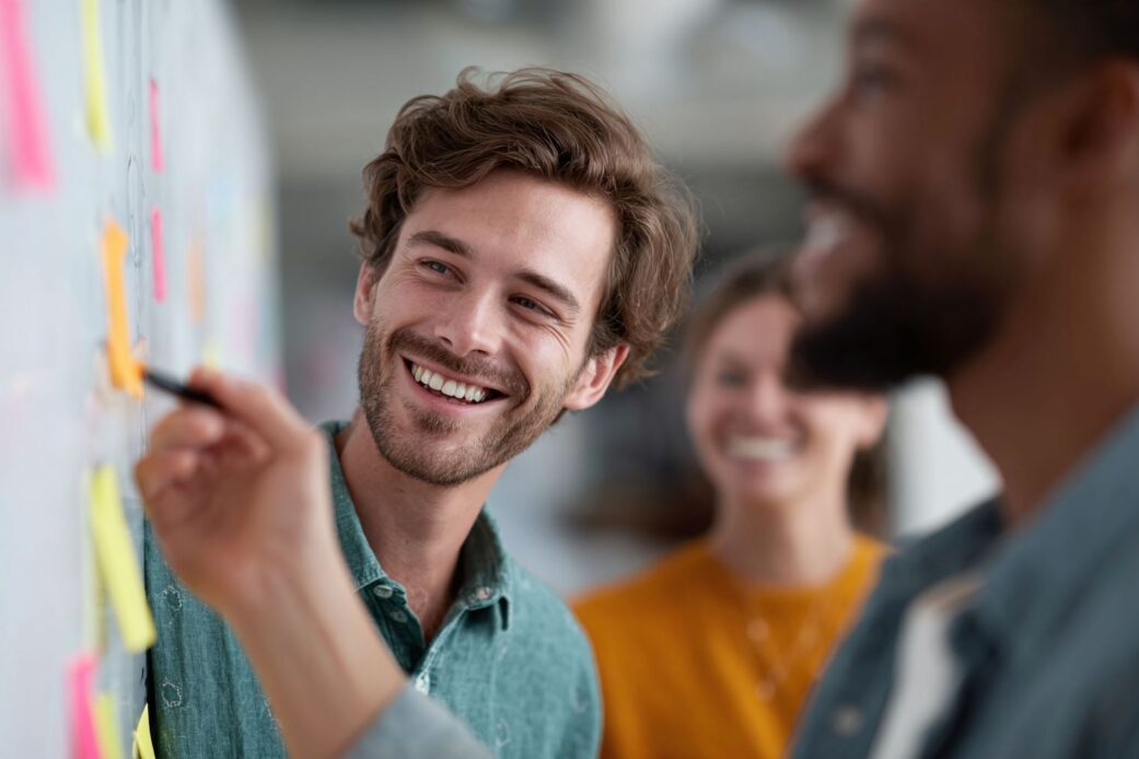 Digitale Weiterbildung 2020/2021: von Euphorie zum Webinar-Frust - Personalentwickler und Führungskräfte konzentrieren sich auf Kernthemen der betrieblichen Bildung